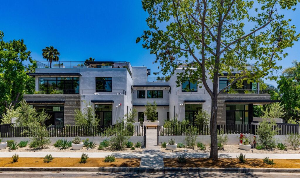 1 Jay Scotts Casablanca 2020 Install Zola the Huntley scaled