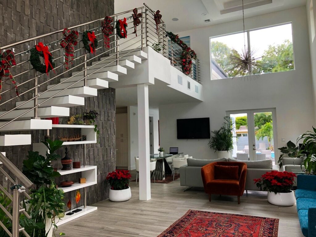 69117.MWH .Short Hayden Holiday Install.Casa Hermes Wiltonmanors 1024x768 1
