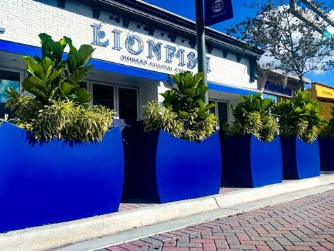 Customizable large planters