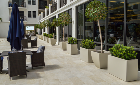 Guide to Filling Large Planters: Best Practices, Drainage, and Maintenance 6 Best practices for filling large planters